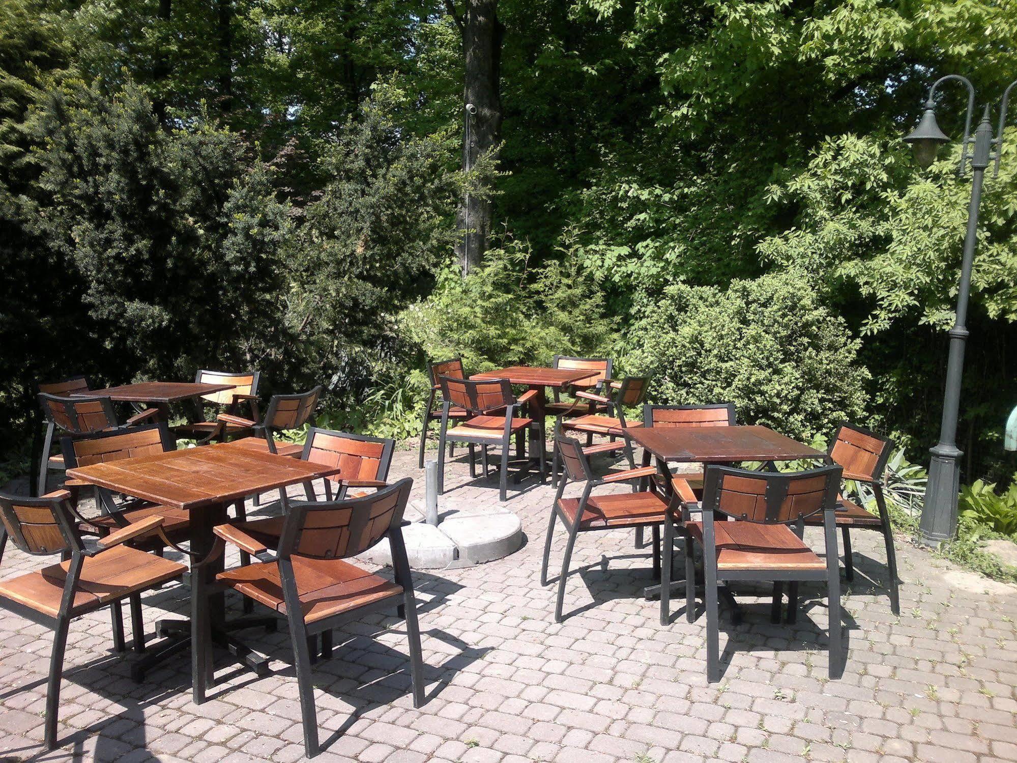 Dedek Park - Historyczny Dworek W Pieknym Parku Skaryszewskim Obok Stadionu Narodowego Varsó Kültér fotó