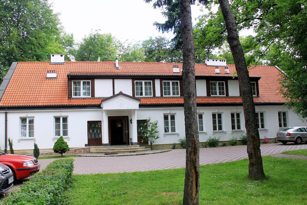 Dedek Park - Historyczny Dworek W Pieknym Parku Skaryszewskim Obok Stadionu Narodowego Varsó Kültér fotó