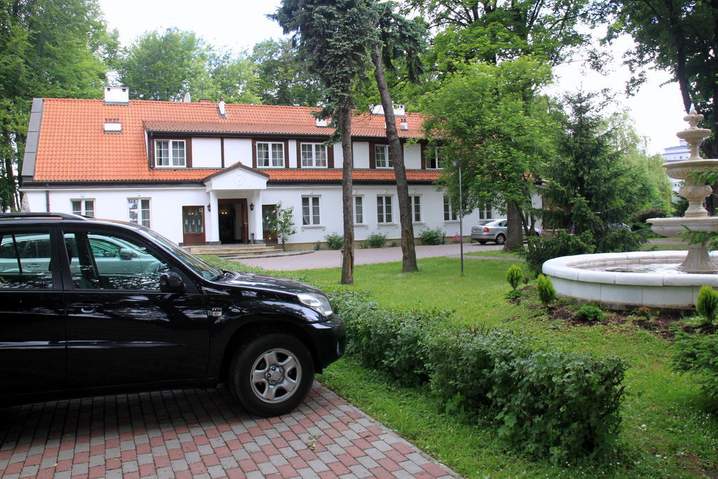 Dedek Park - Historyczny Dworek W Pieknym Parku Skaryszewskim Obok Stadionu Narodowego Varsó Kültér fotó